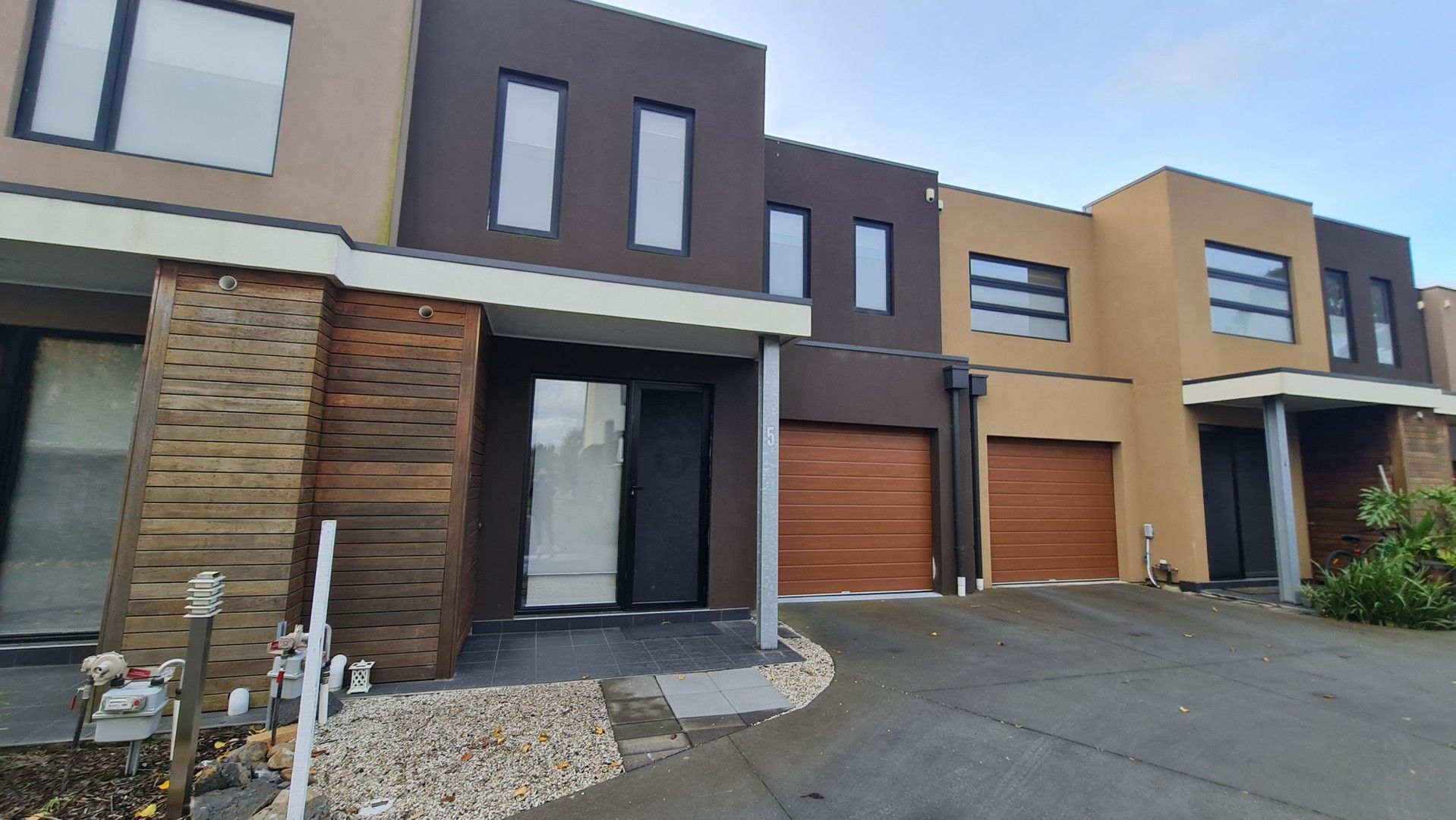 2 bedrooms Townhouse in 5 Aura Place EPPING VIC, 3076