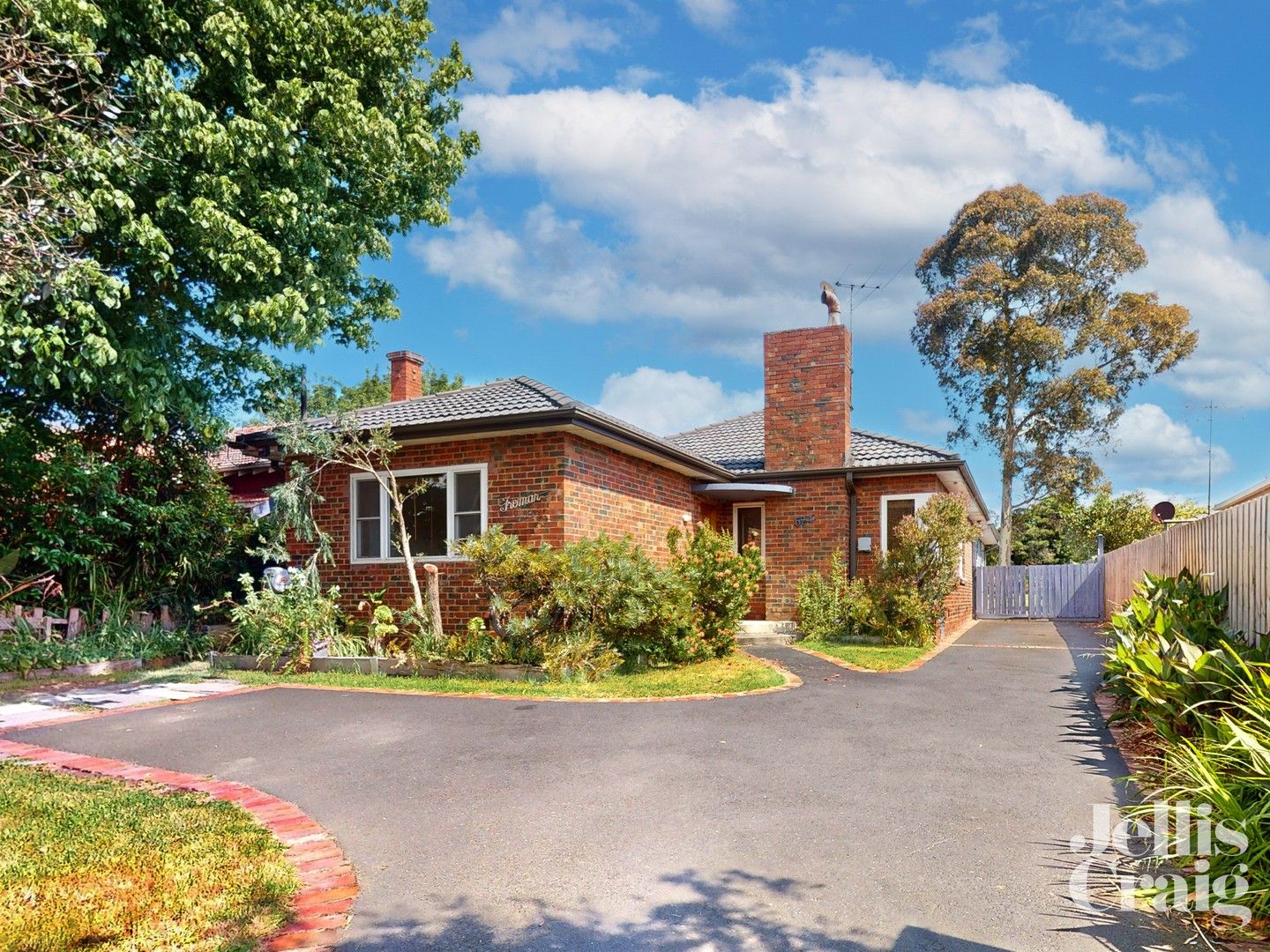 4 bedrooms House in 524 Waverley Road MALVERN EAST VIC, 3145