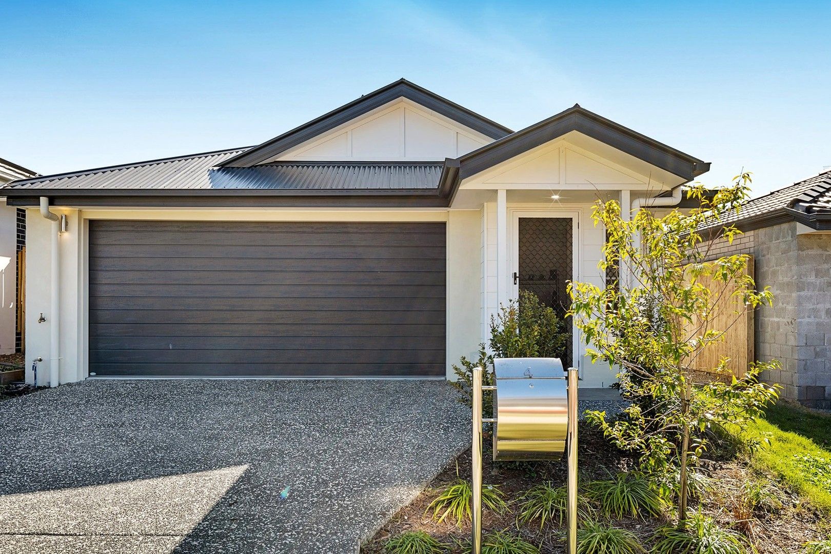 4 bedrooms House in 4 Sapphire Way YARRABILBA QLD, 4207