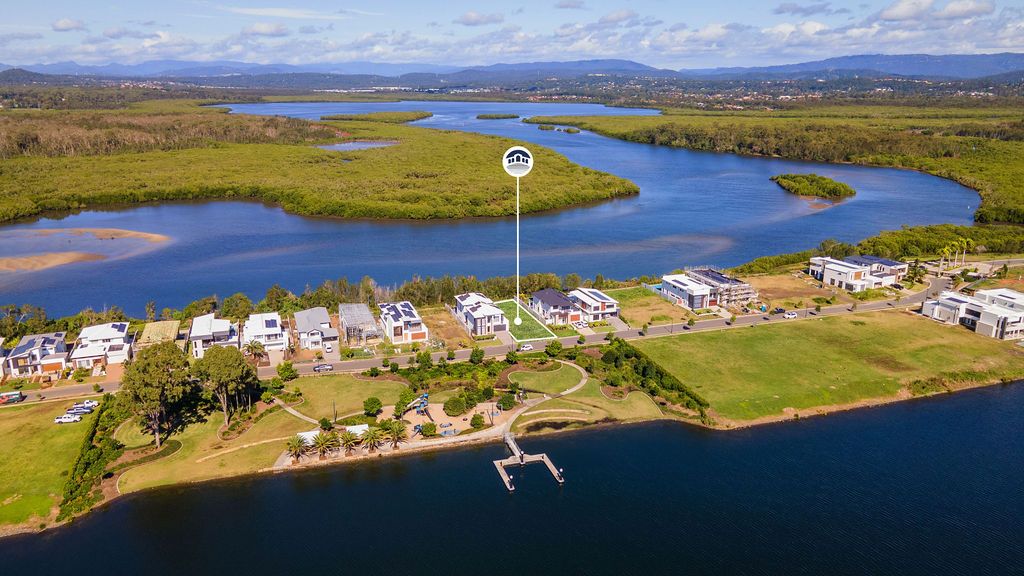 33 Lake Serenity Boulevard, Helensvale QLD 4212, Image 2