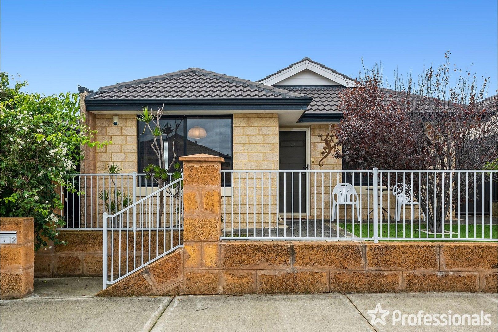 3 bedrooms House in 12 Splendens Avenue BANKSIA GROVE WA, 6031