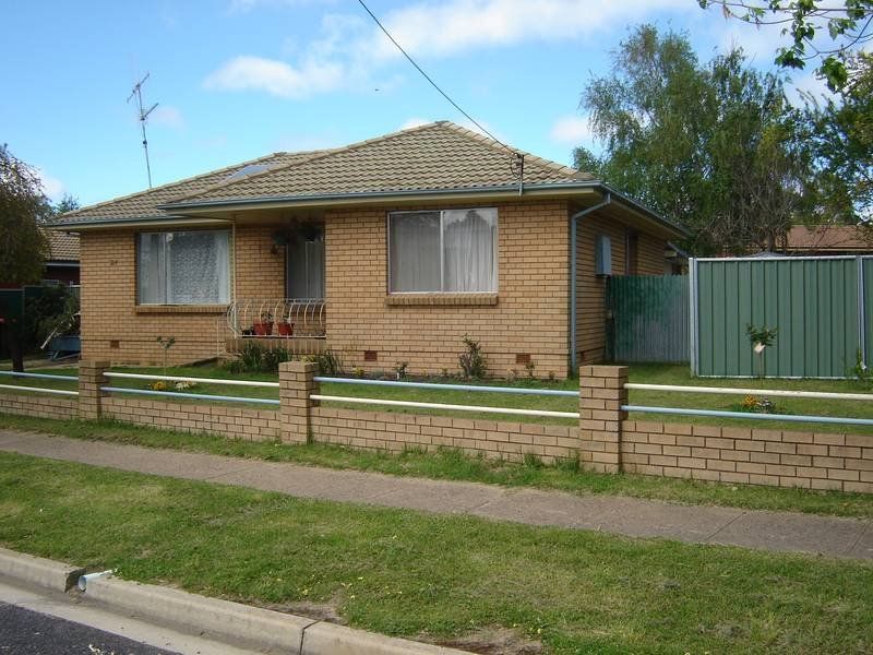 24 Orange Road, Blayney NSW 2799