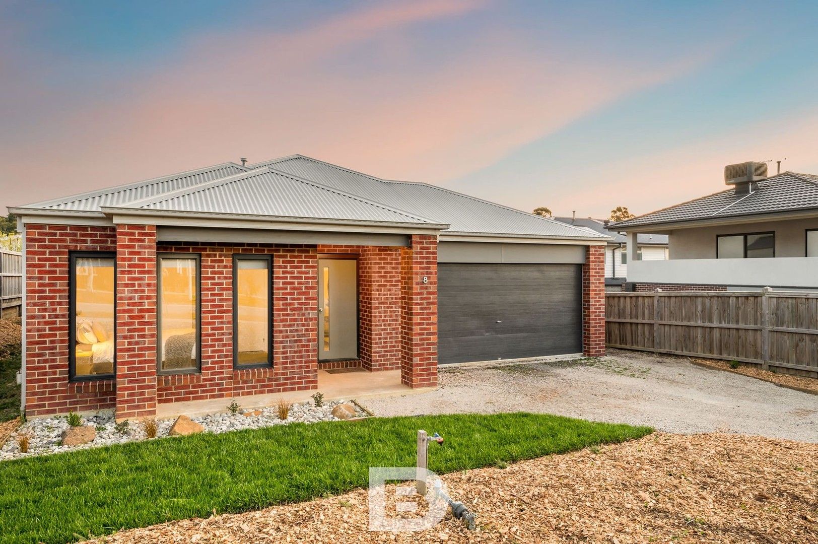 4 bedrooms House in 8 Doyeswood Drive WOODEND VIC, 3442