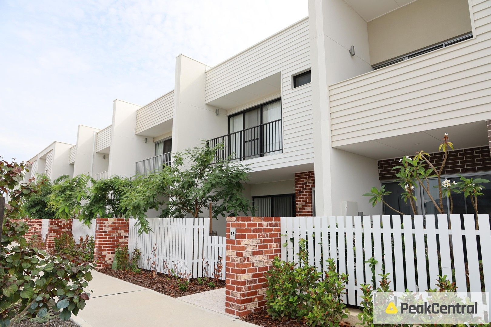 3 bedrooms House in 13 Mudstone Road TREEBY WA, 6164