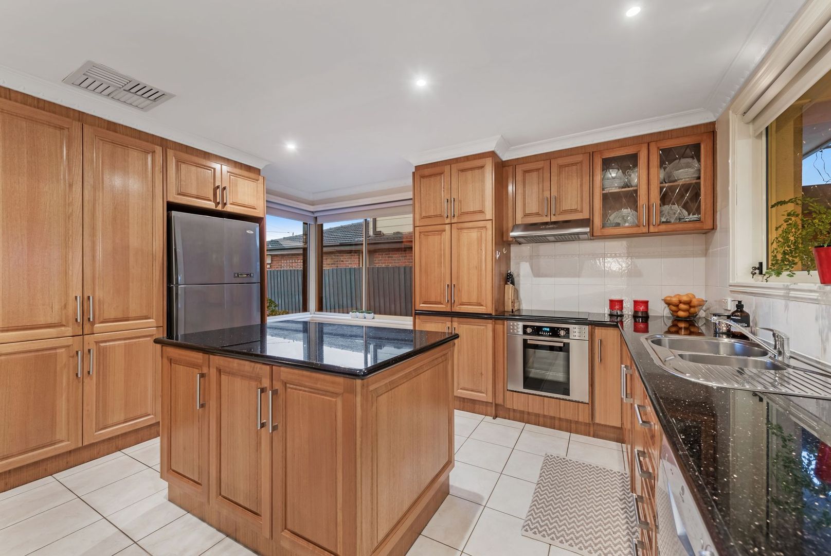 20 Rylandes Drive, Gladstone Park VIC 3043, Image 2