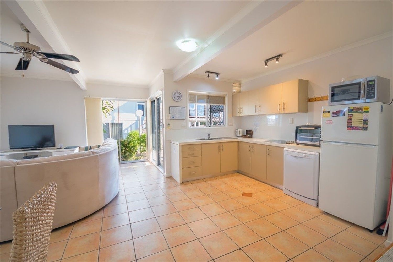 3/22 Airlie Crescent, Airlie Beach QLD 4802, Image 2