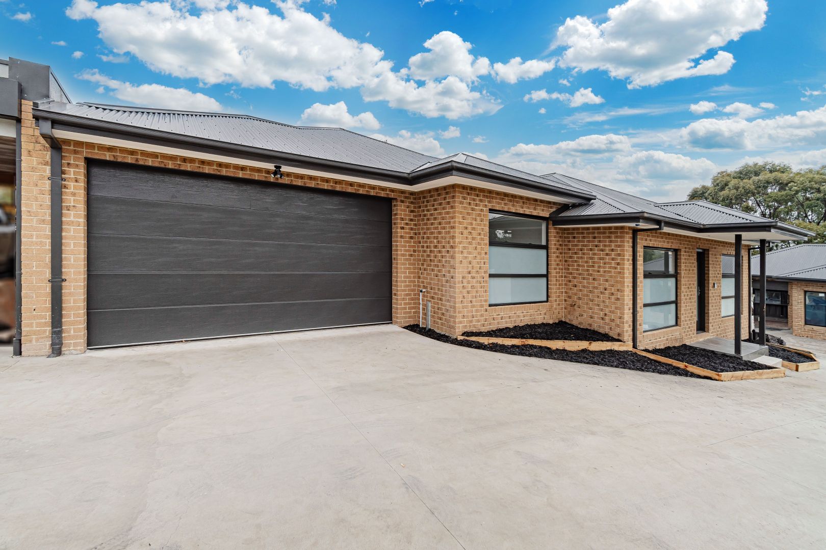 2/19 Nicholson Crescent, Meadow Heights VIC 3048, Image 2