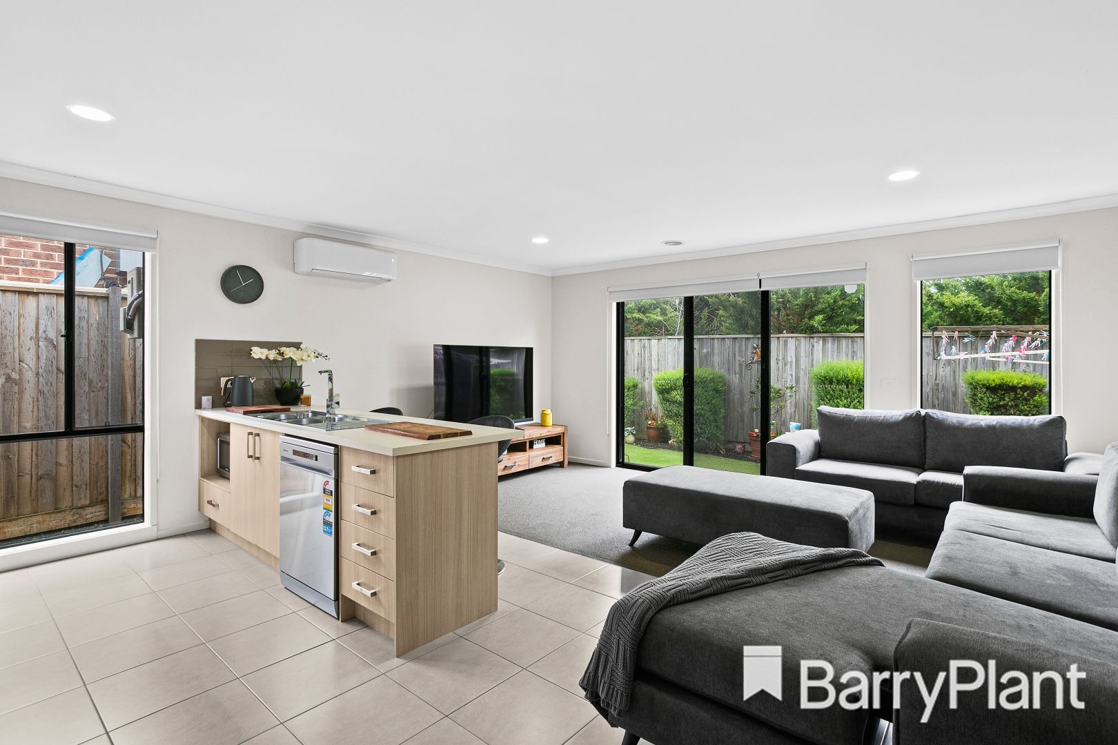 53 Twain Way, Fraser Rise VIC 3336, Image 2