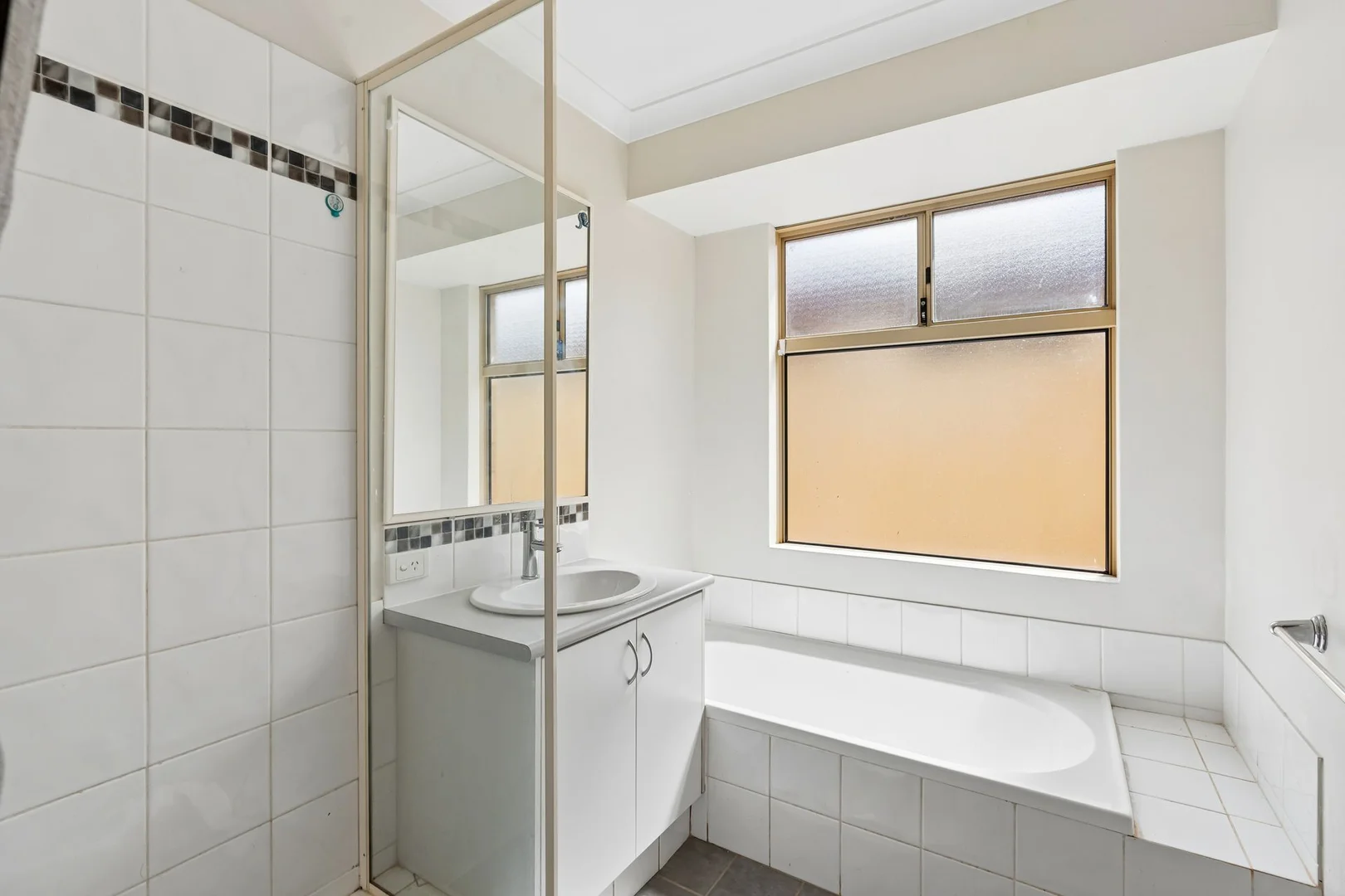 Additional image 8 of Unit 10/93 Owtram Rd, Armadale WA 6112