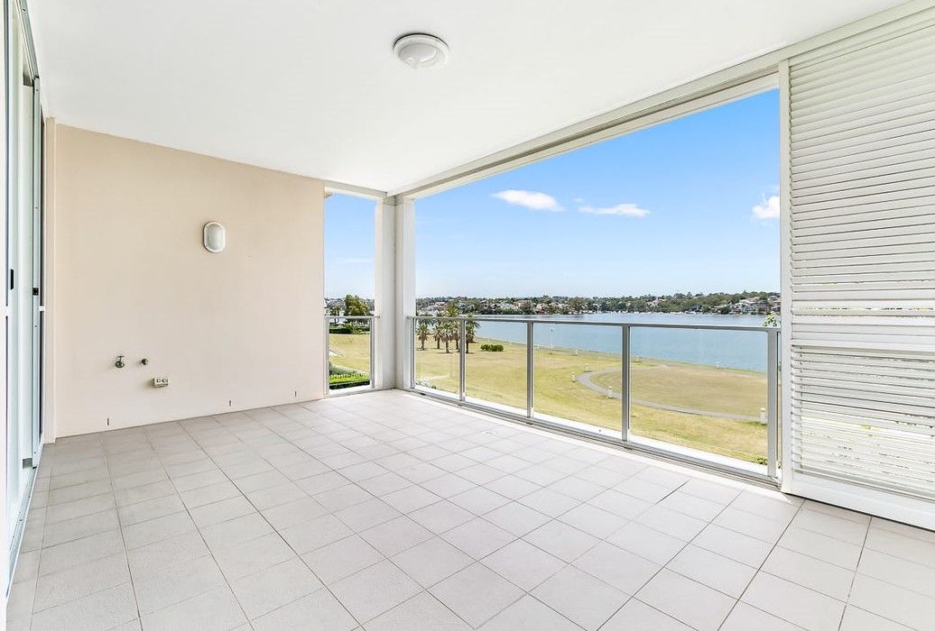 3 bedrooms Apartment / Unit / Flat in 28/27-33 Peninsula Drive BREAKFAST POINT NSW, 2137