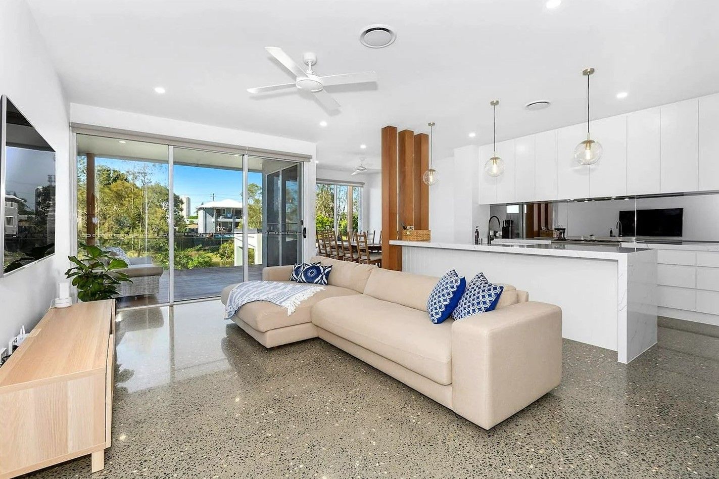 3 Kingfisher Crescent, Burleigh Waters QLD 4220, Image 2
