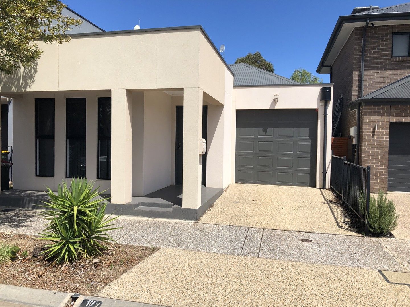 3 bedrooms House in 17 Victoria Parade MAWSON LAKES SA, 5095