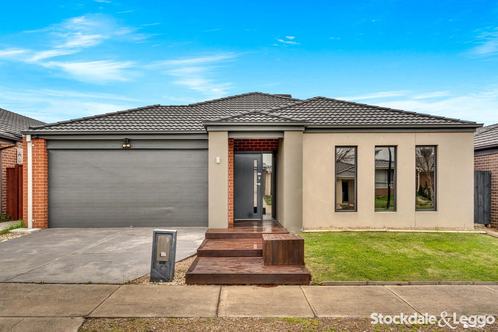 4 bedrooms House in 9 Calypso Drive MICKLEHAM VIC, 3064