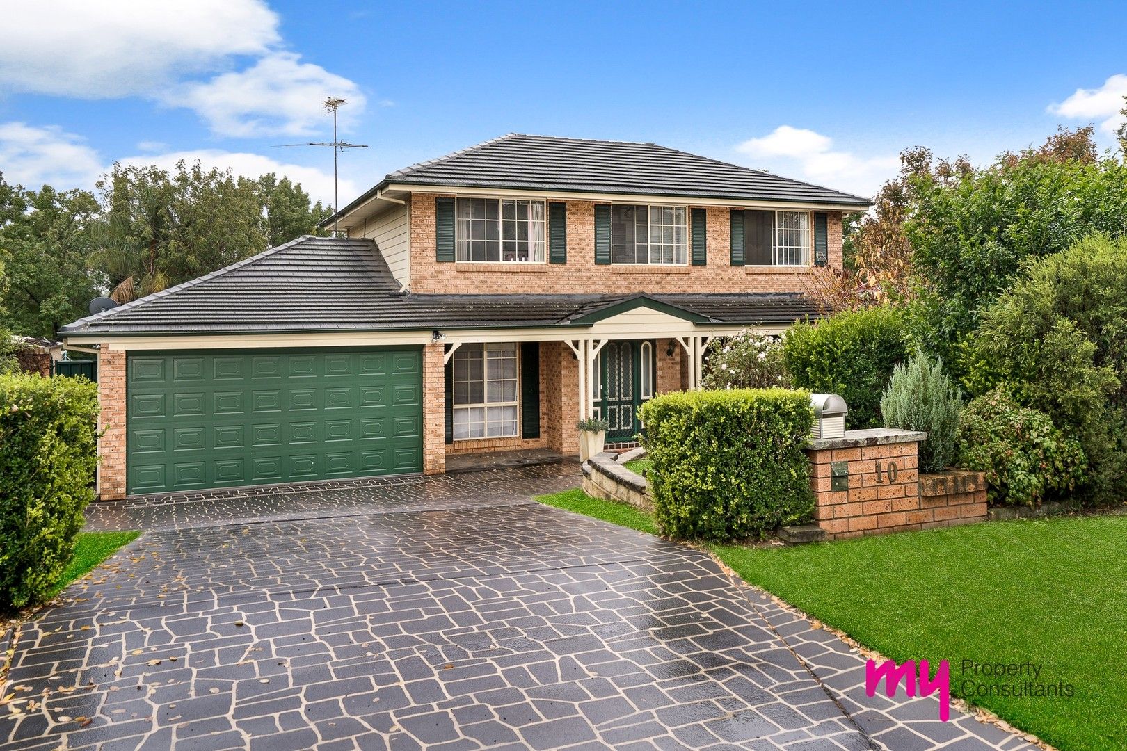 5 bedrooms House in 10 Griffiths Avenue CAMDEN SOUTH NSW, 2570