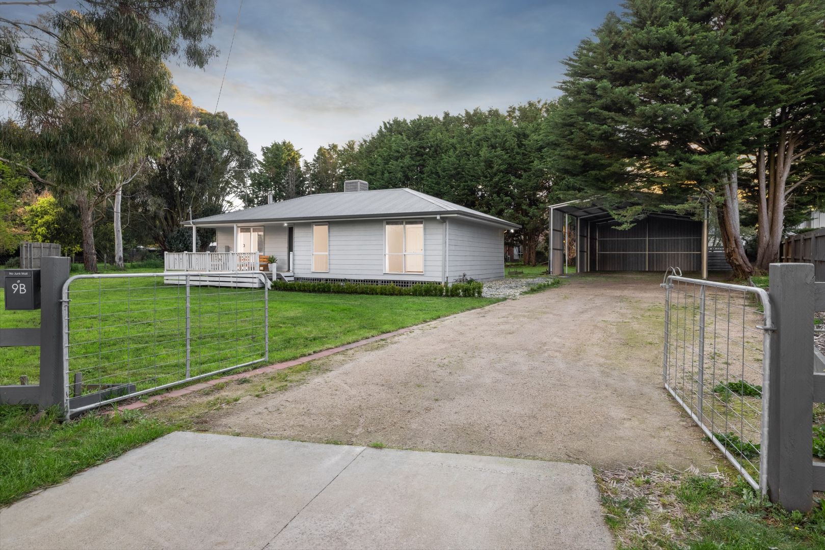 9B Susanne Court, Romsey VIC 3434, Image 1