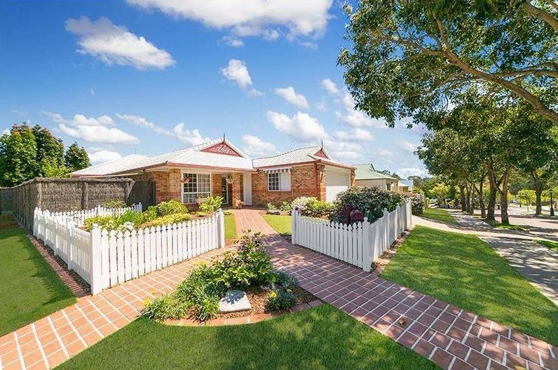 4 bedrooms House in 19 Jetty Walk FOREST LAKE QLD, 4078