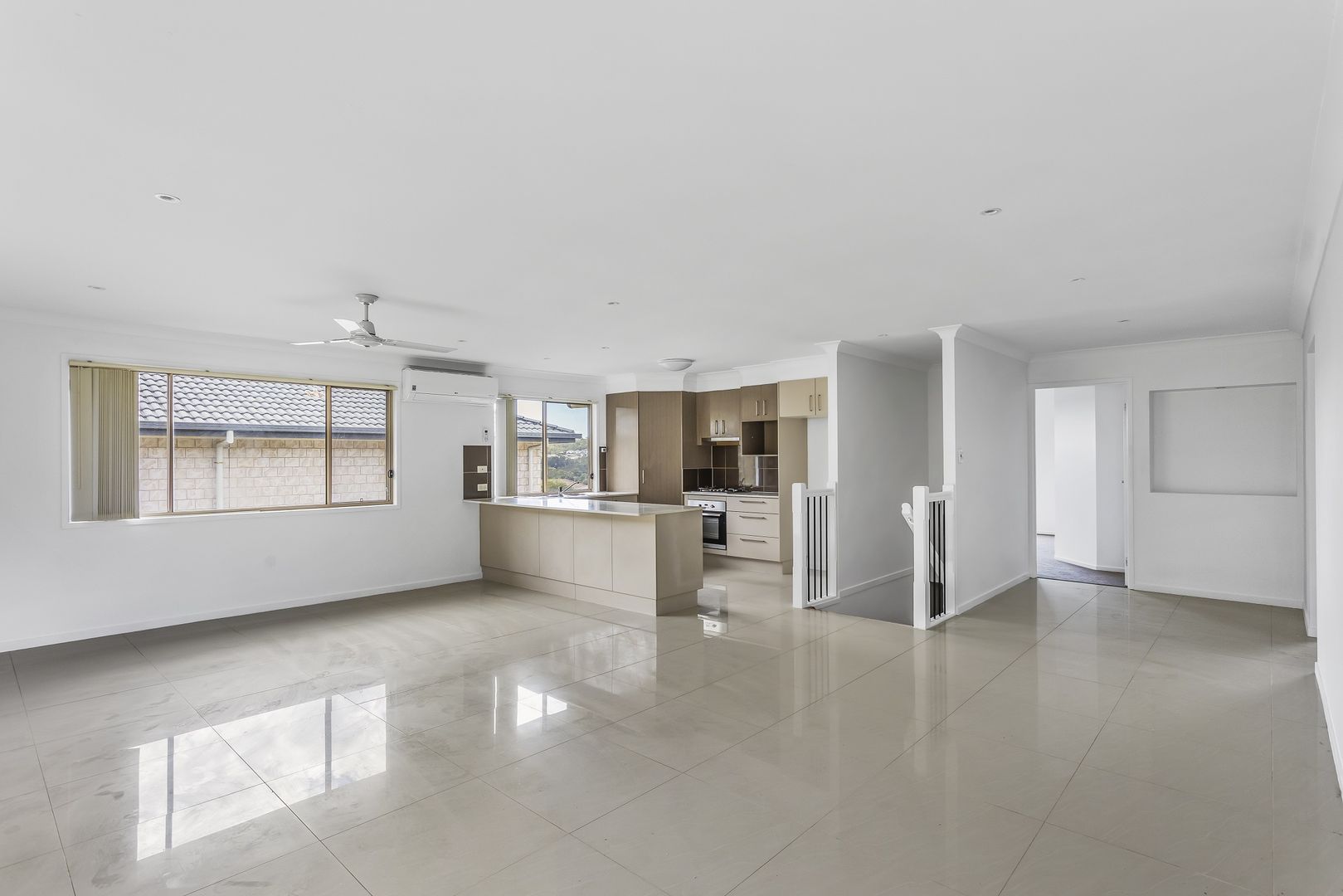 33 Hadrian Cres, Pacific Pines QLD 4211, Image 1