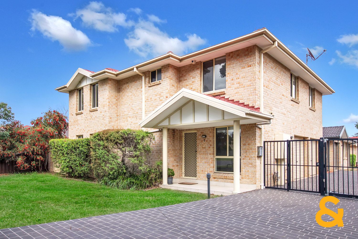 4 bedrooms Townhouse in 1/530-532 Carlisle Avenue MOUNT DRUITT NSW, 2770