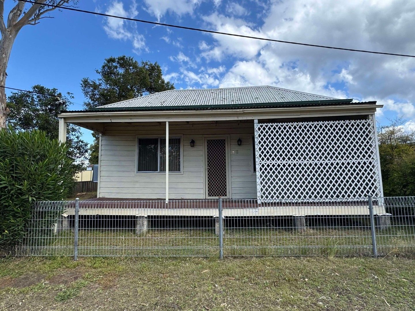 2 bedrooms House in 5 Railway Street CESSNOCK NSW, 2325