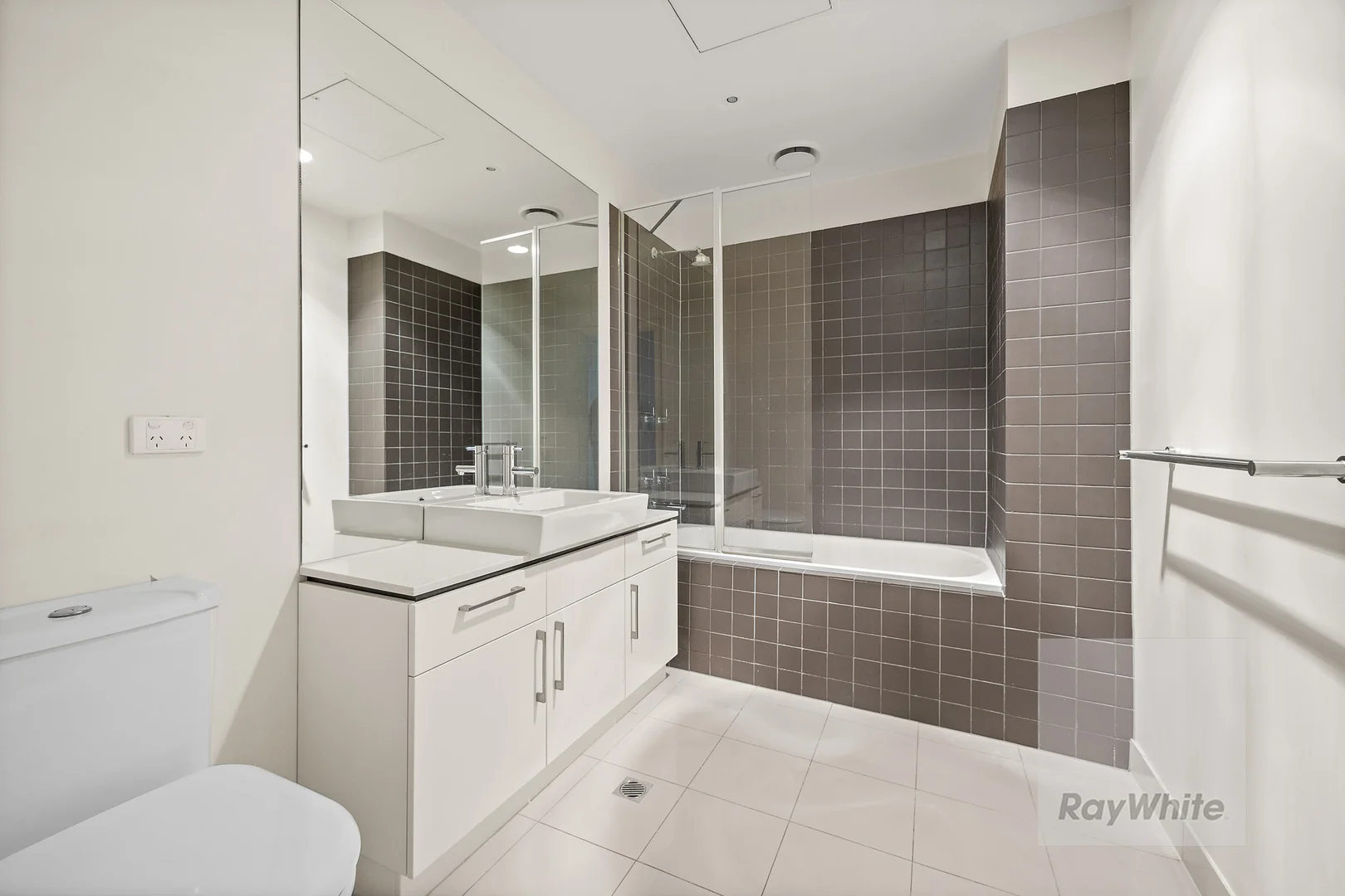 Additional image 8 of 3/134 Ernest Jones Drive, Macleod VIC 3085