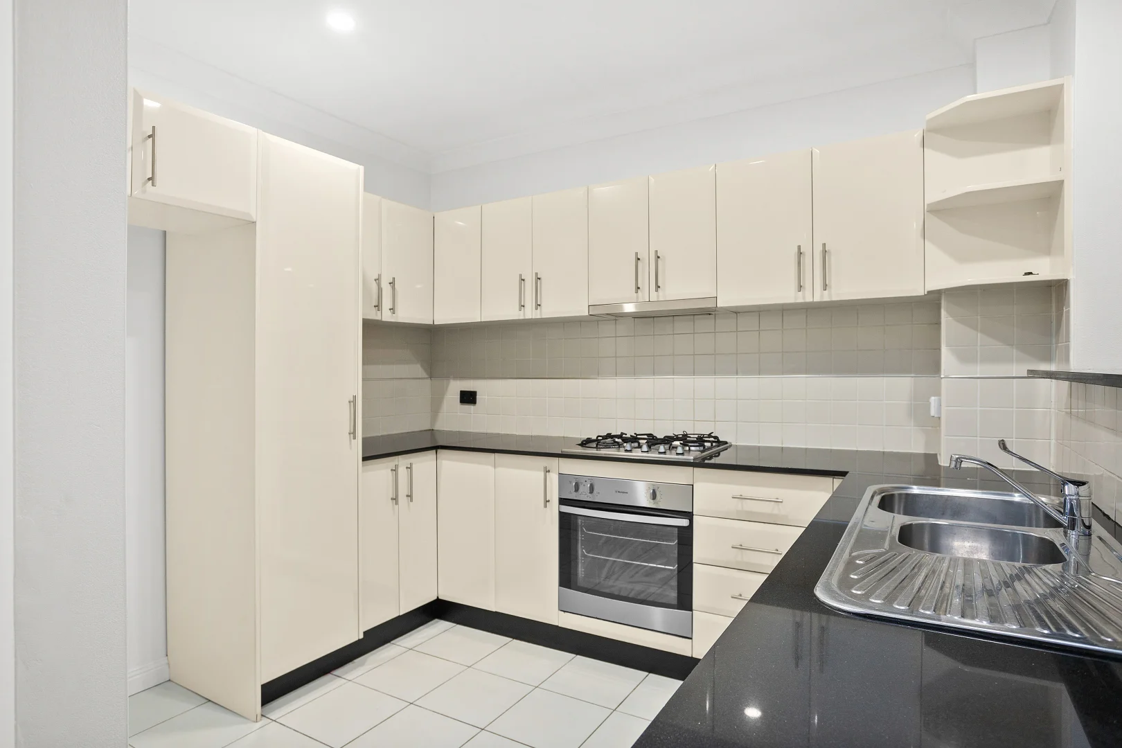 Additional image 3 of 15/12-14 Gladstone Avenue, Wollongong NSW 2500