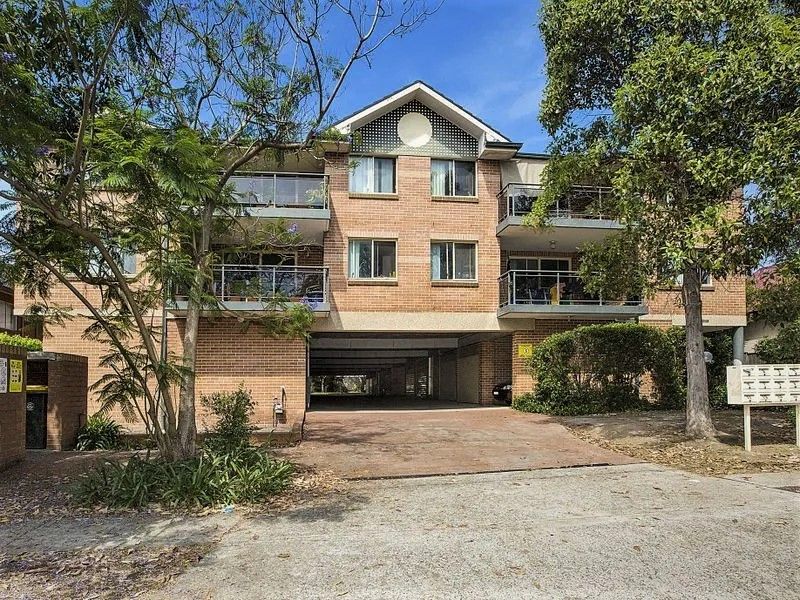 2 bedrooms Apartment / Unit / Flat in 1/23 Third Avenue CAMPSIE NSW, 2194
