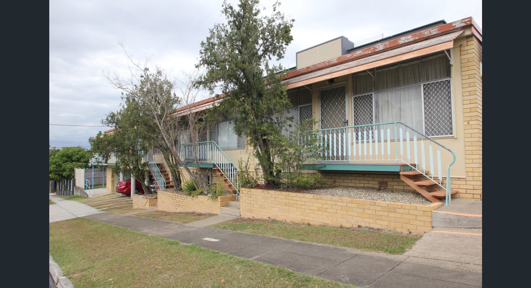 1 bedrooms Apartment / Unit / Flat in 2/894 Logan Road HOLLAND PARK WEST QLD, 4121