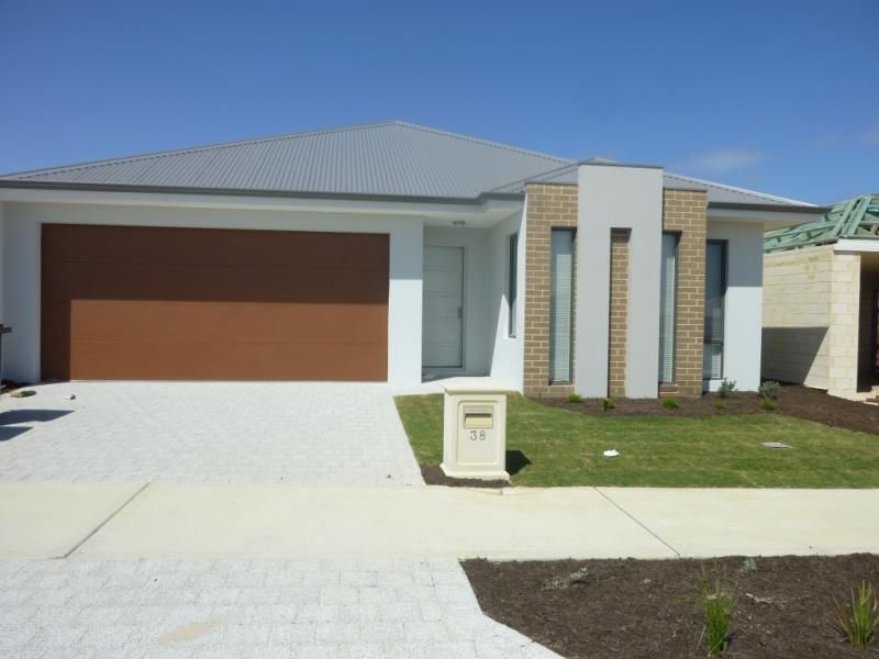 3 bedrooms House in 38 Malleefowl Way ALKIMOS WA, 6038