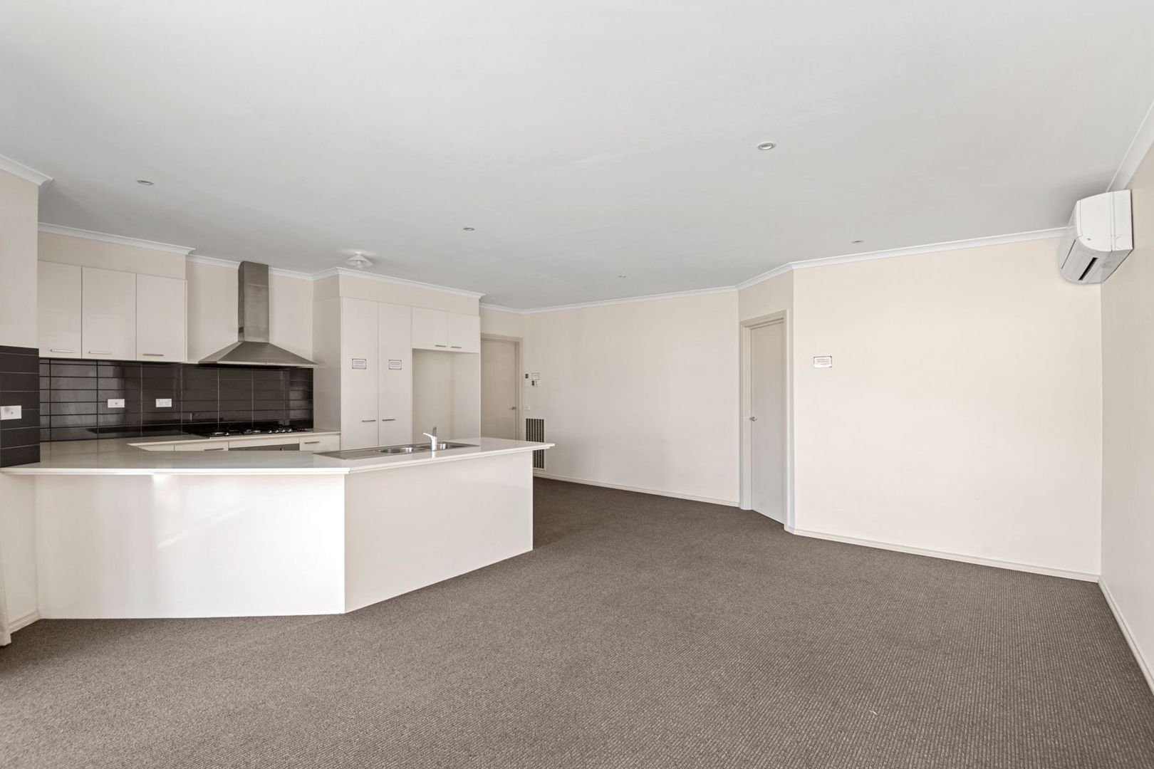 2B Olympic Parade, Kangaroo Flat VIC 3555, Image 2