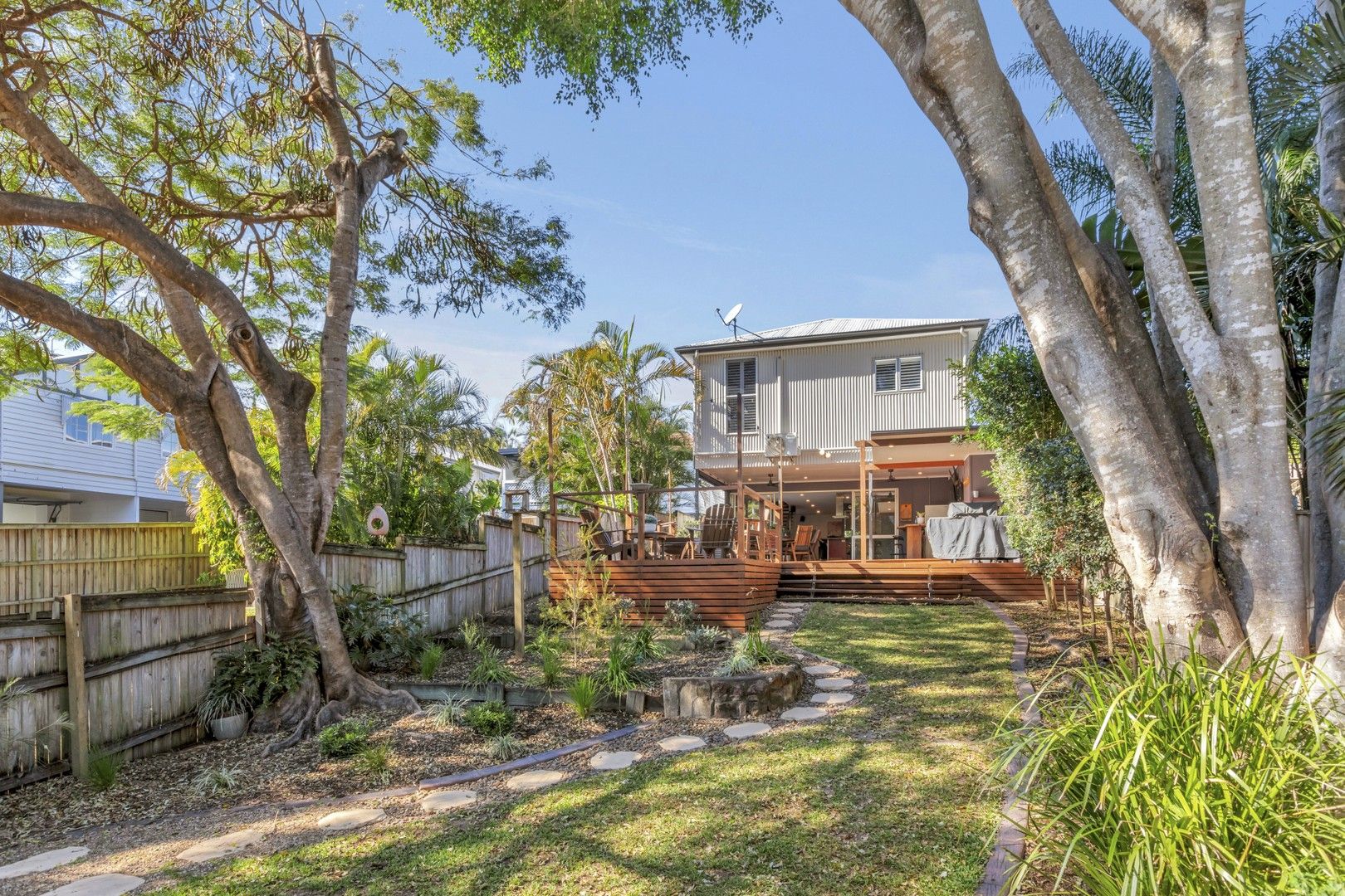 4 bedrooms House in 12 Raff Avenue HOLLAND PARK QLD, 4121