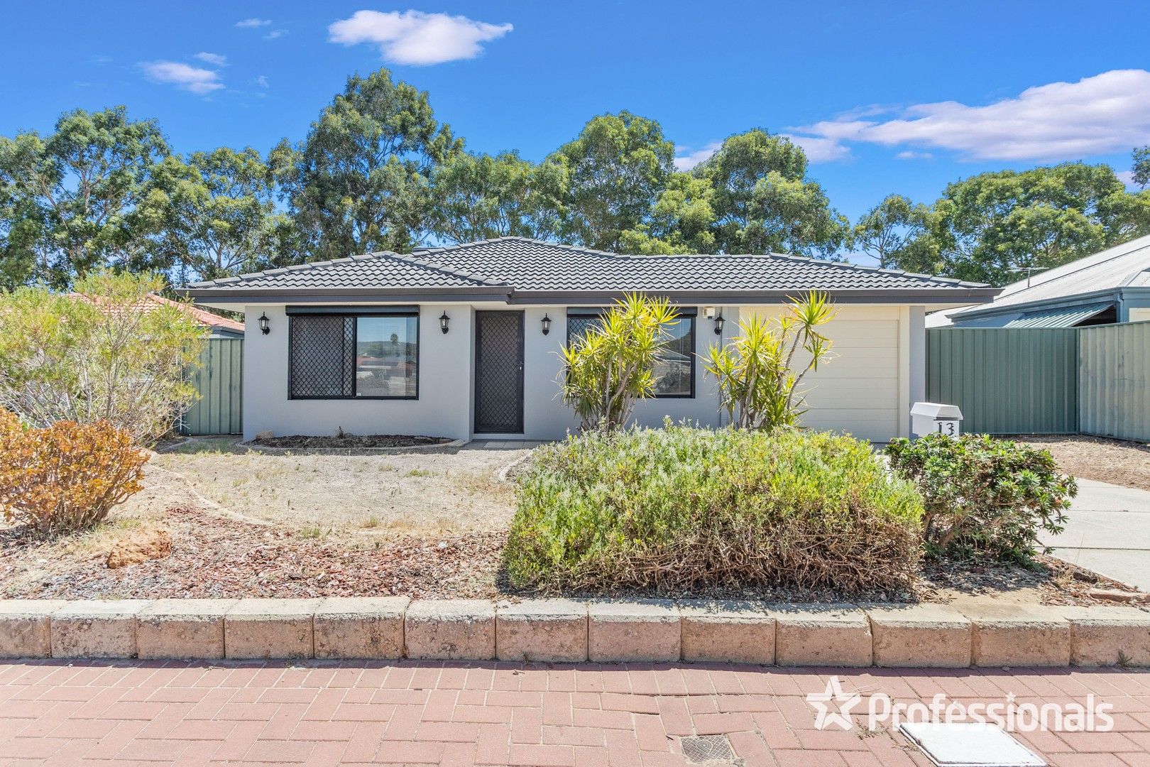 4 bedrooms House in 13 Murace Place MIDDLE SWAN WA, 6056