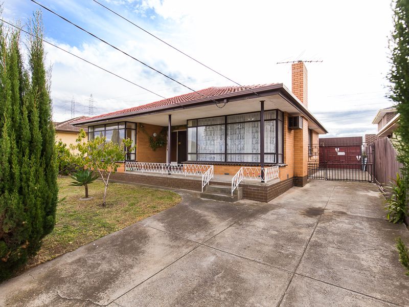 3 bedrooms House in 122 Oleander Drive ST ALBANS VIC, 3021