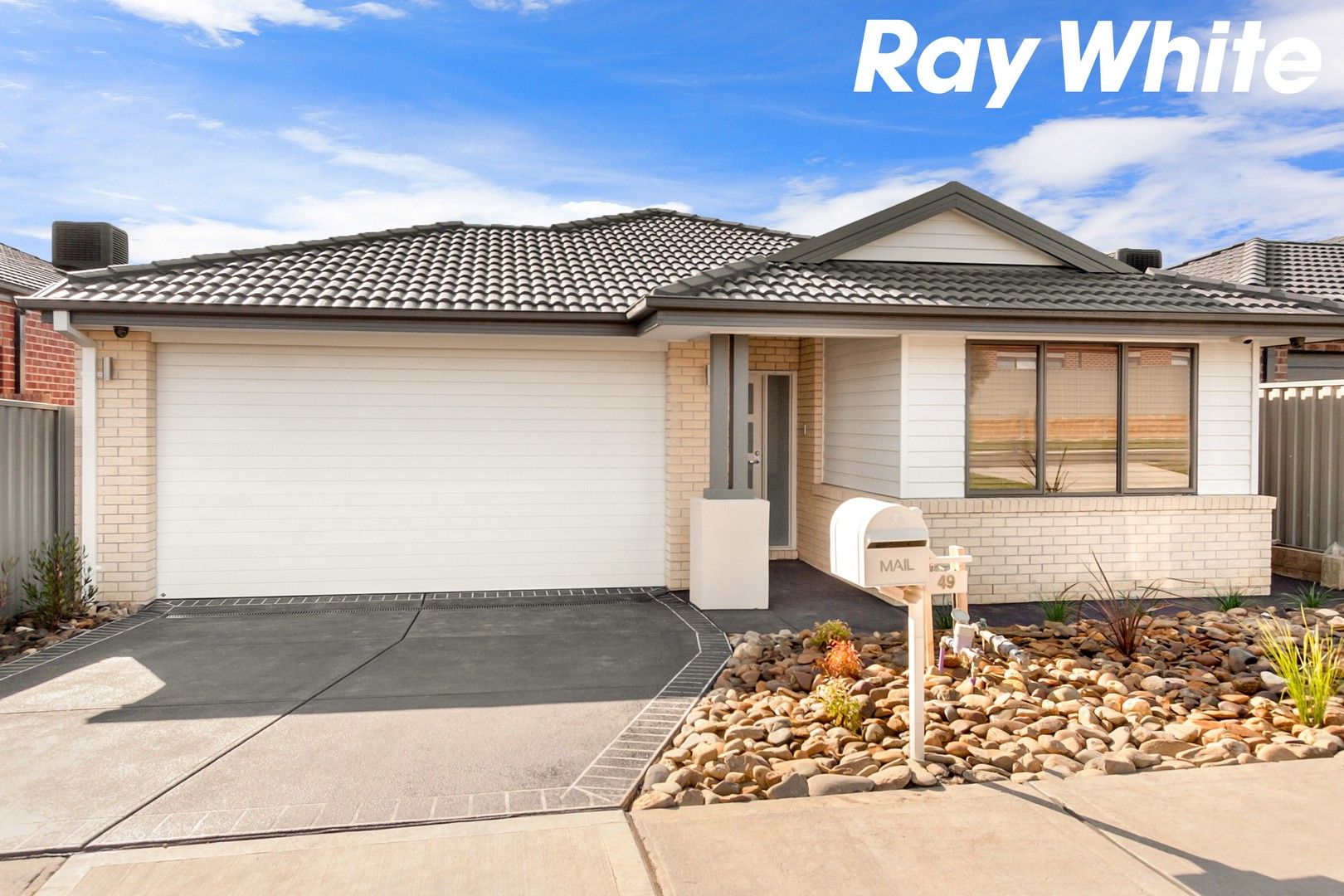 3 bedrooms House in 49 Fable Way CRANBOURNE EAST VIC, 3977
