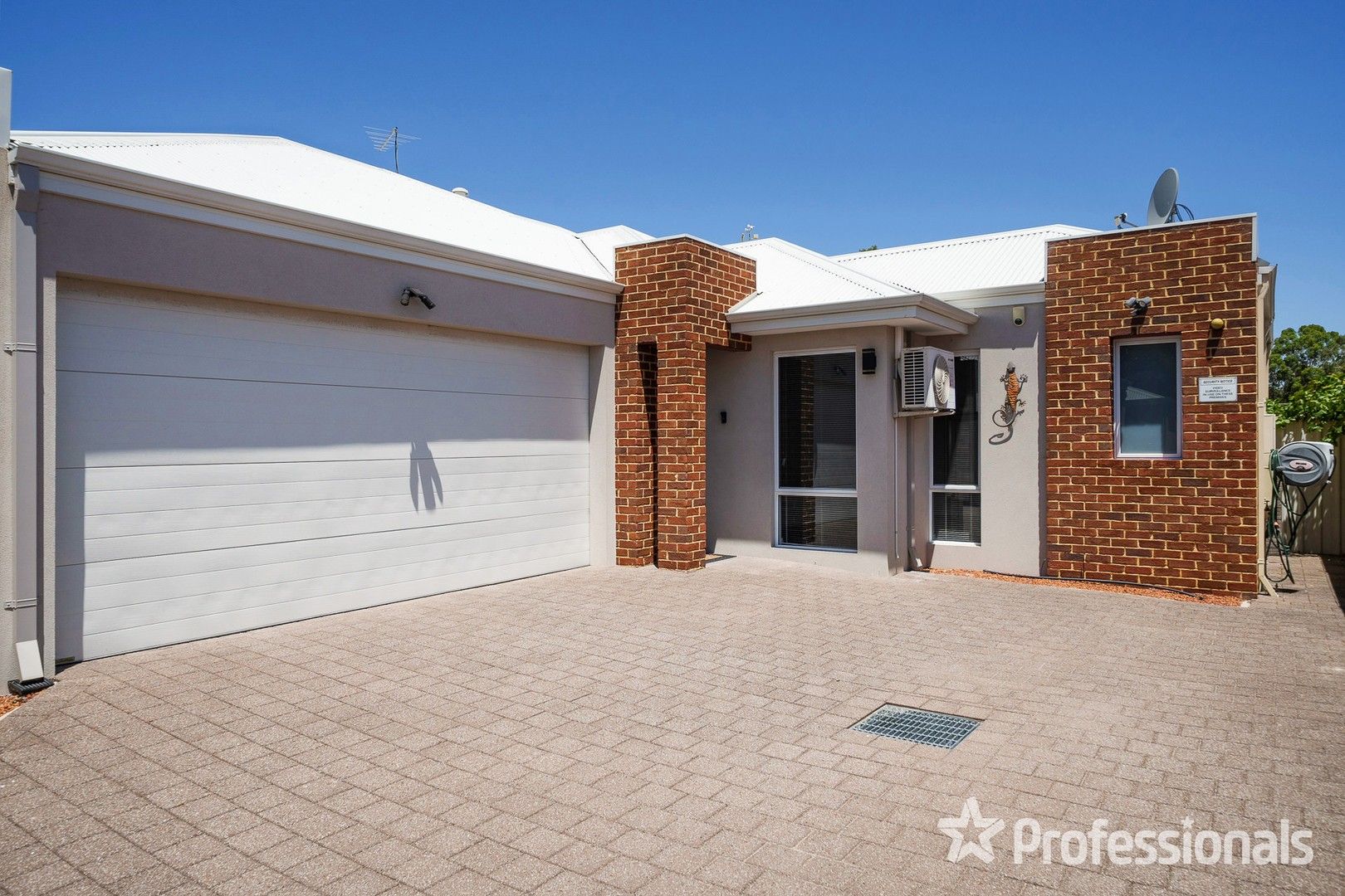 8C Ilumba Road, Nollamara WA 6061, Image 0