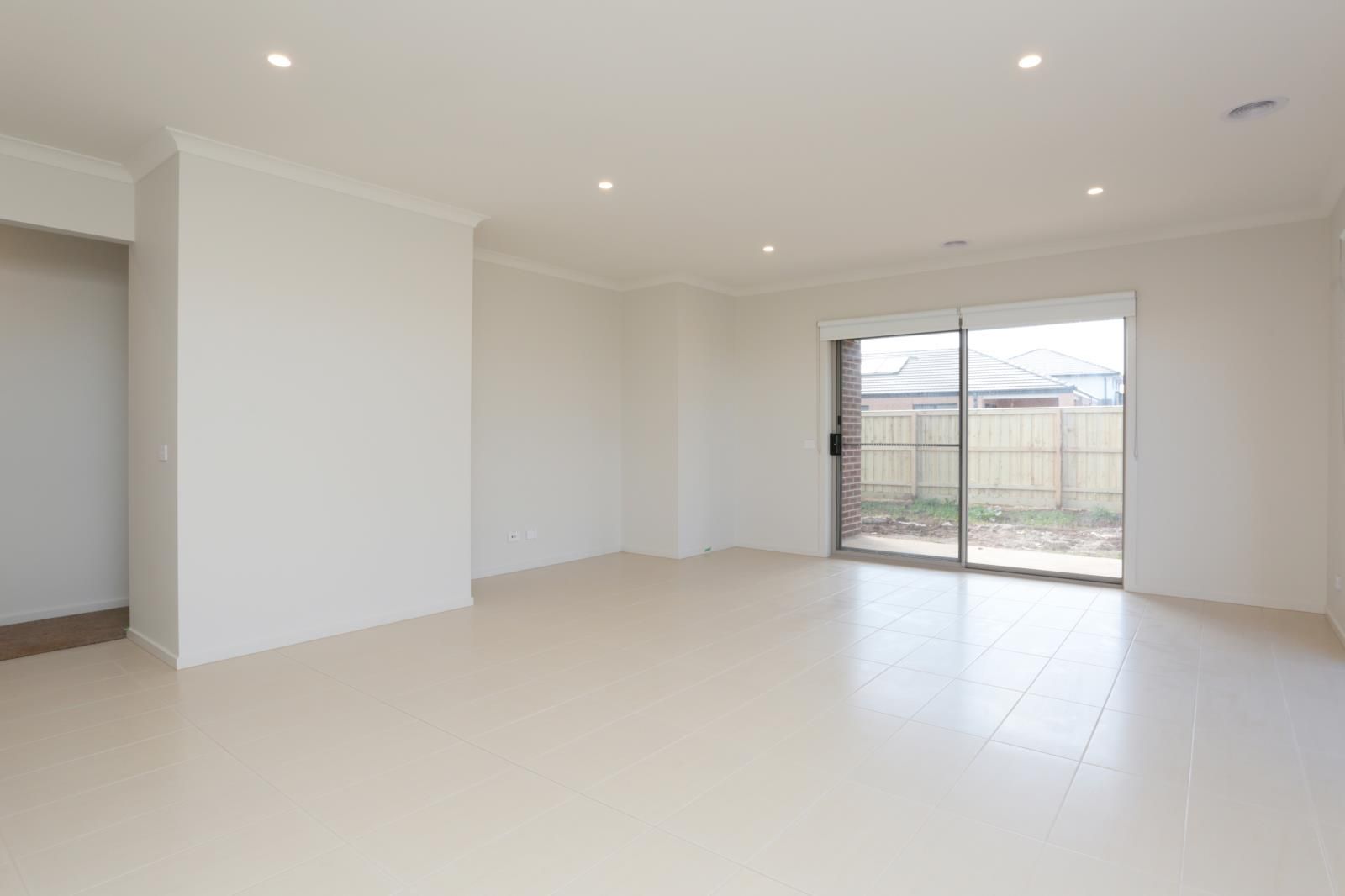 11 Overland Chase, Werribee VIC 3030, Image 2