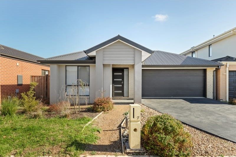 4 bedrooms House in 7 Bay Way POINT COOK VIC, 3030