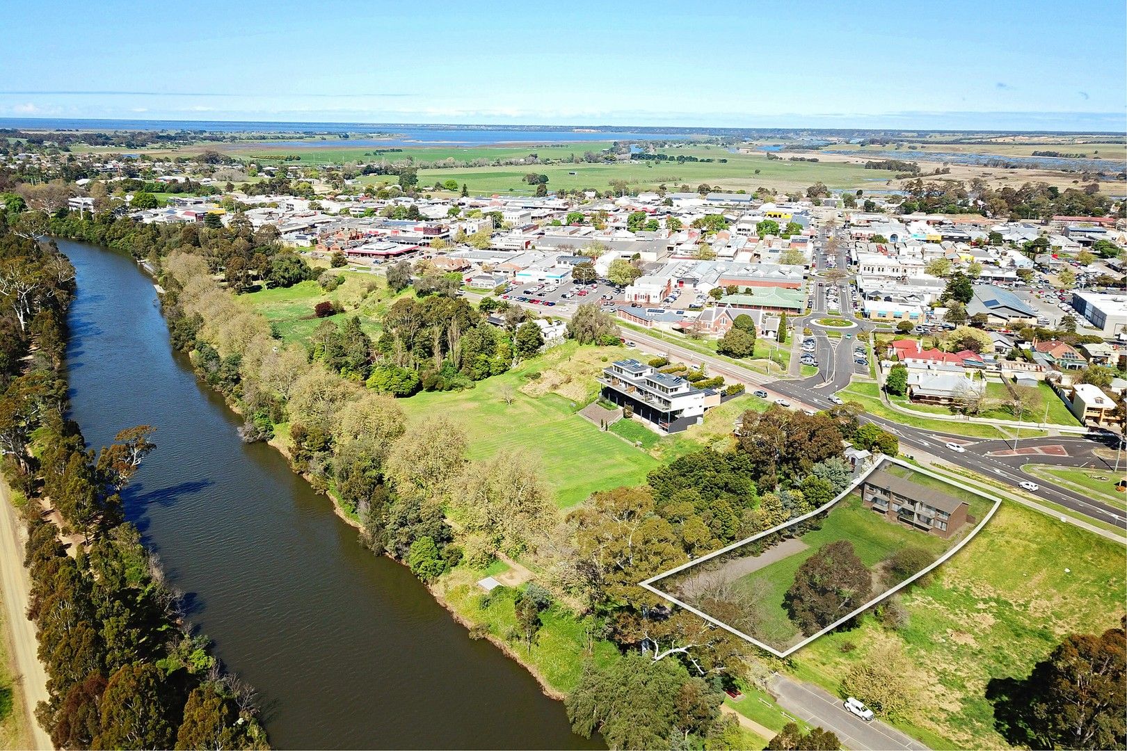 6 bedrooms Apartment / Unit / Flat in 58 Riverine St BAIRNSDALE VIC, 3875