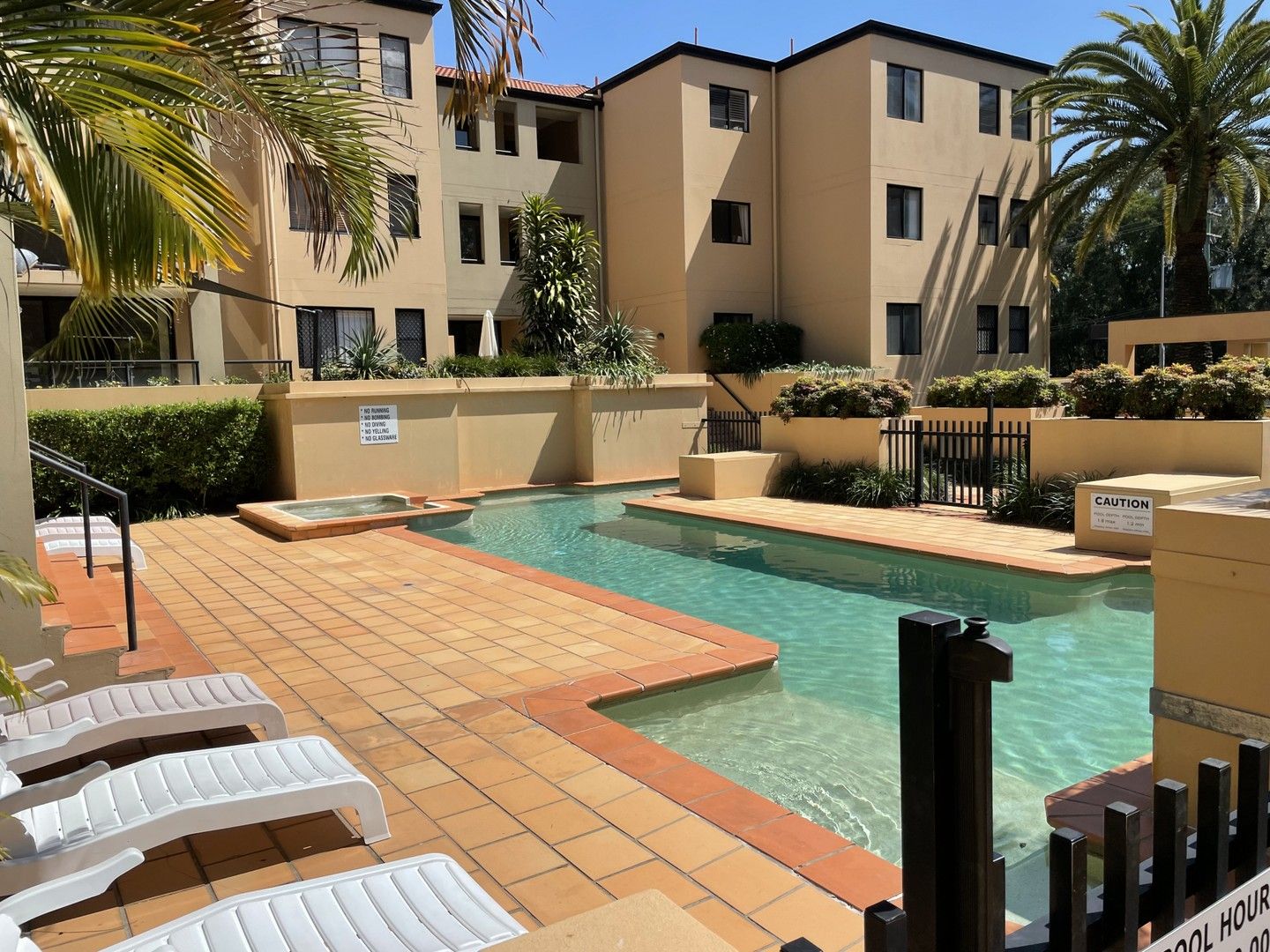 2 bedrooms Apartment / Unit / Flat in  BUNDALL QLD, 4217