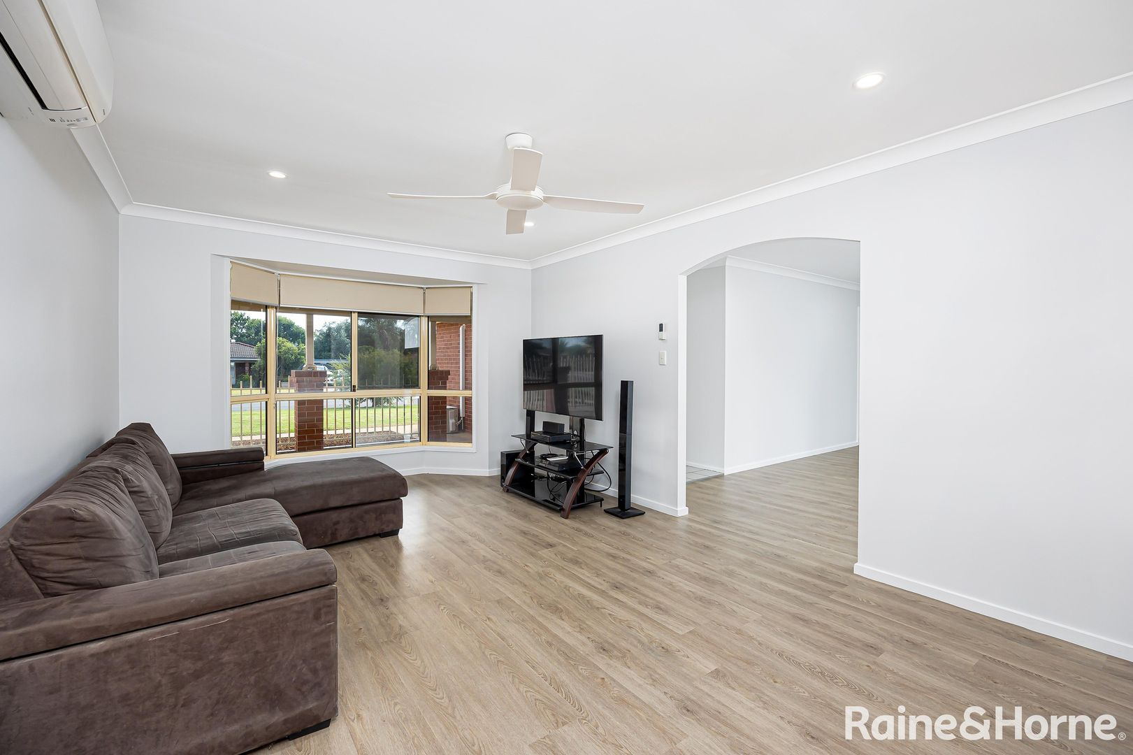 8 Bamarook Crescent, Glenfield Park NSW 2650, Image 1