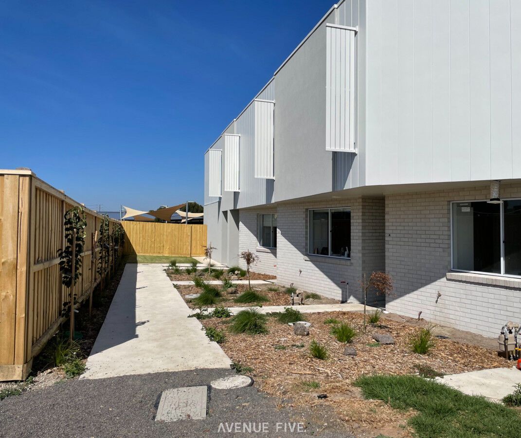 2 bedrooms Townhouse in 4/5 Tova Avenue BELL POST HILL VIC, 3215