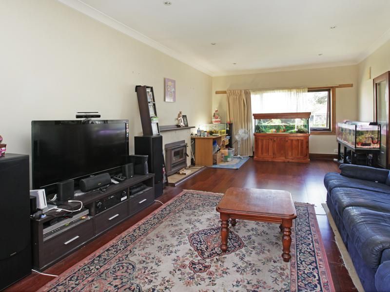 35 Tanner Street, BREAKWATER VIC 3219, Image 2