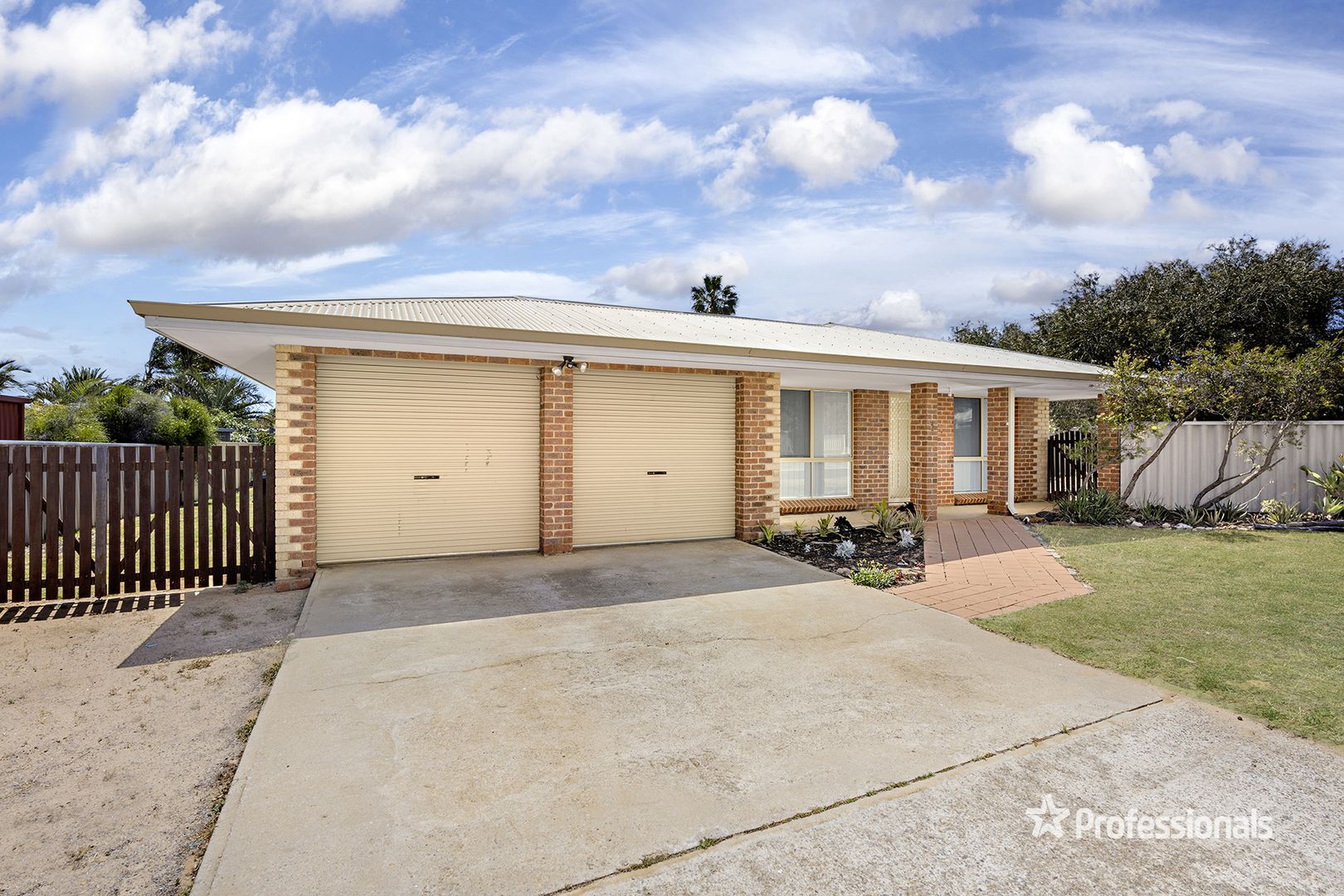 1 Lowan Court, Waggrakine WA 6530, Image 1