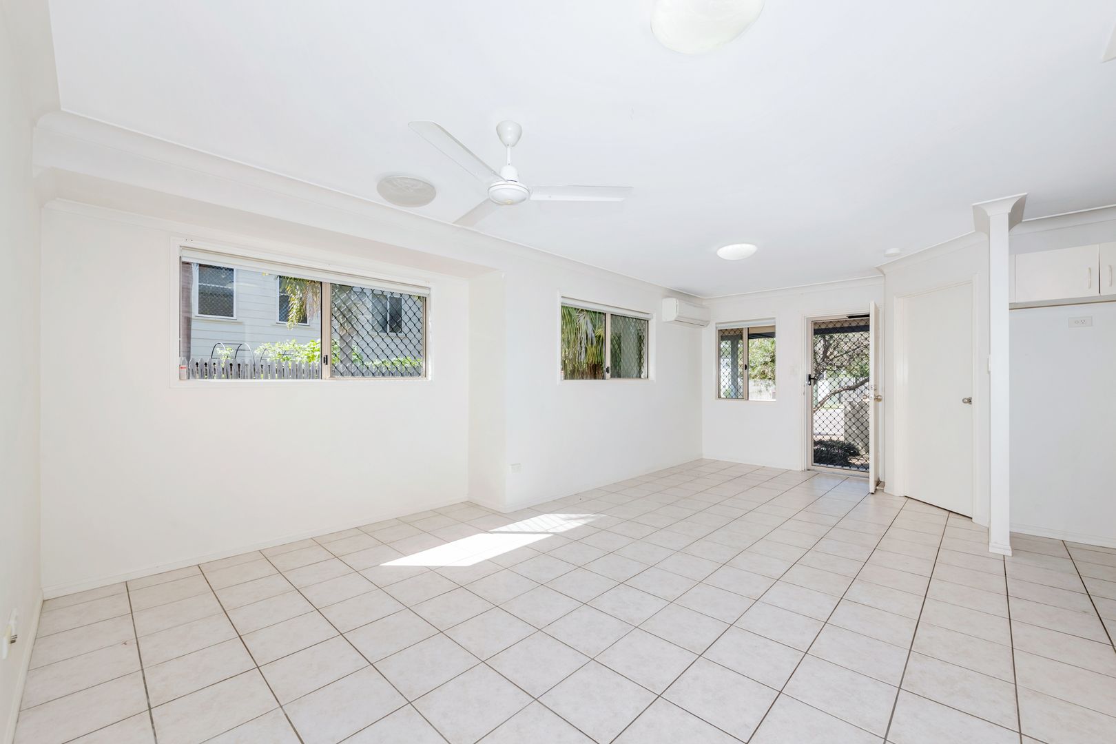 2/11 Camp Street, Mundingburra QLD 4812, Image 1