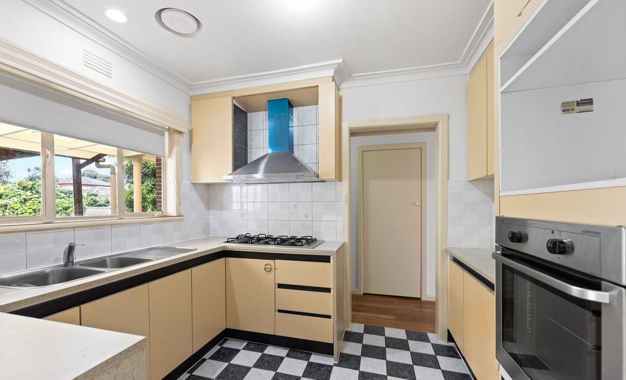 3 bedrooms House in 2 Beccles Court ST ALBANS VIC, 3021