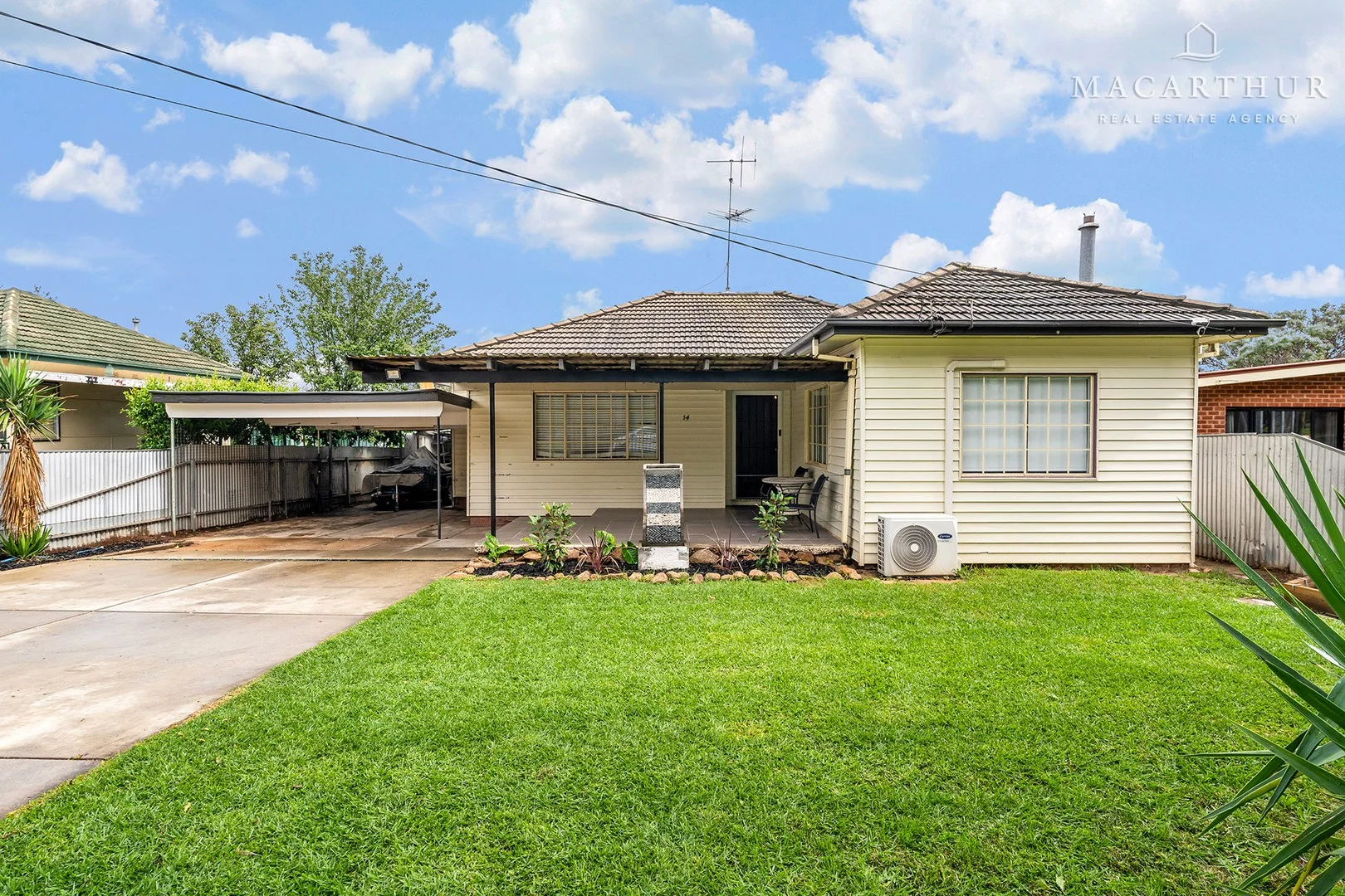 14 Manoora Avenue, Mount Austin NSW 2650