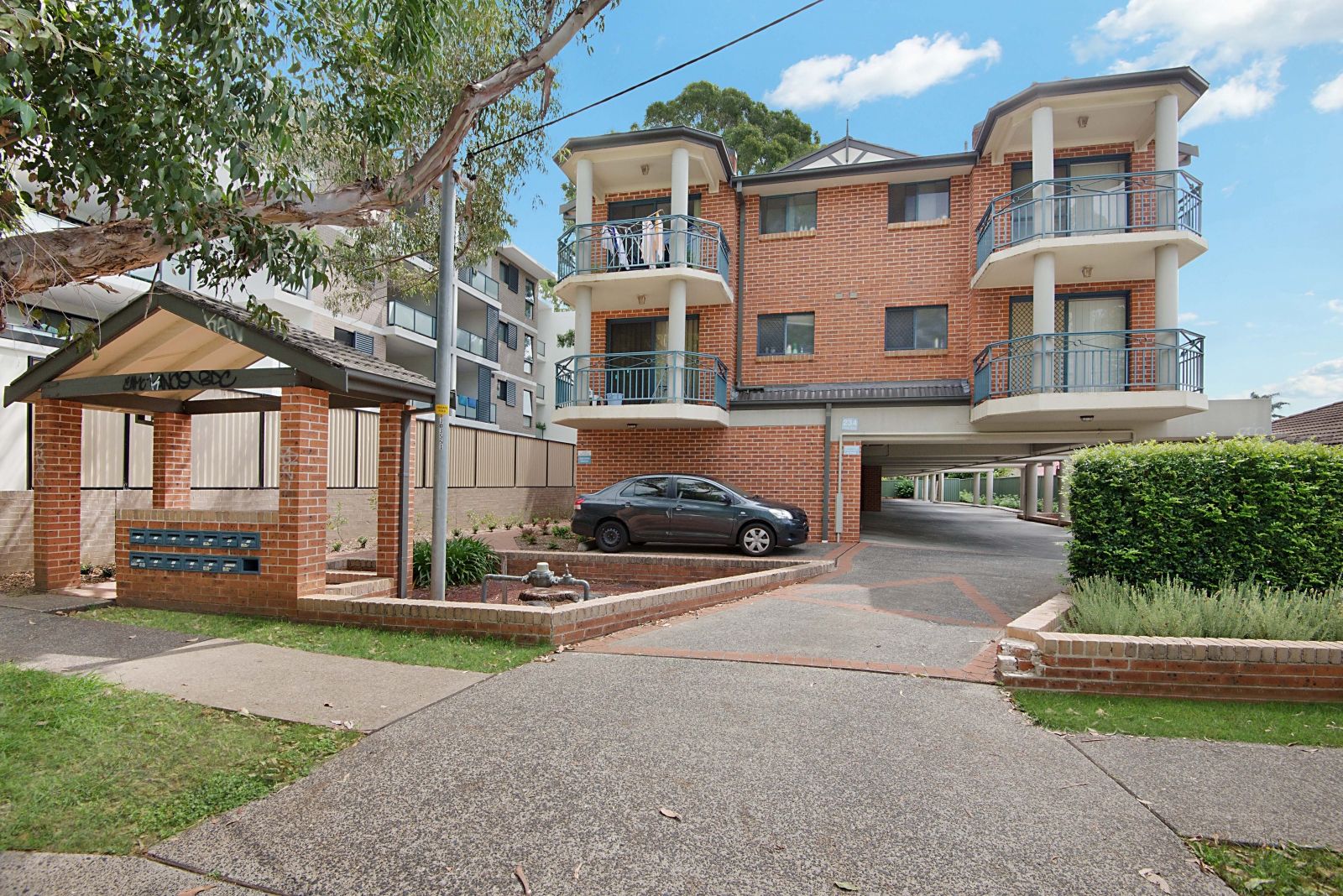 2 bedrooms Apartment / Unit / Flat in 4/234 Targo Road TOONGABBIE NSW, 2146