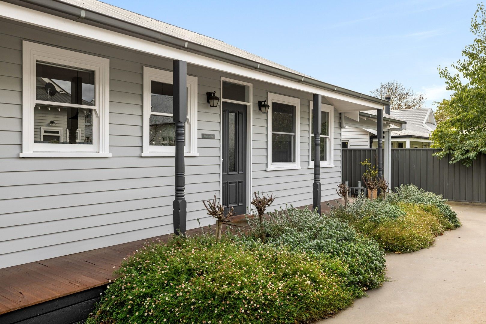 2 bedrooms House in 2/13 Jeffreys Street WOODEND VIC, 3442