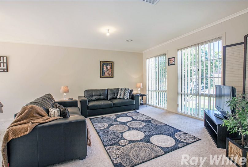 1 / 4 Capri Close, South Morang VIC 3752, Image 2