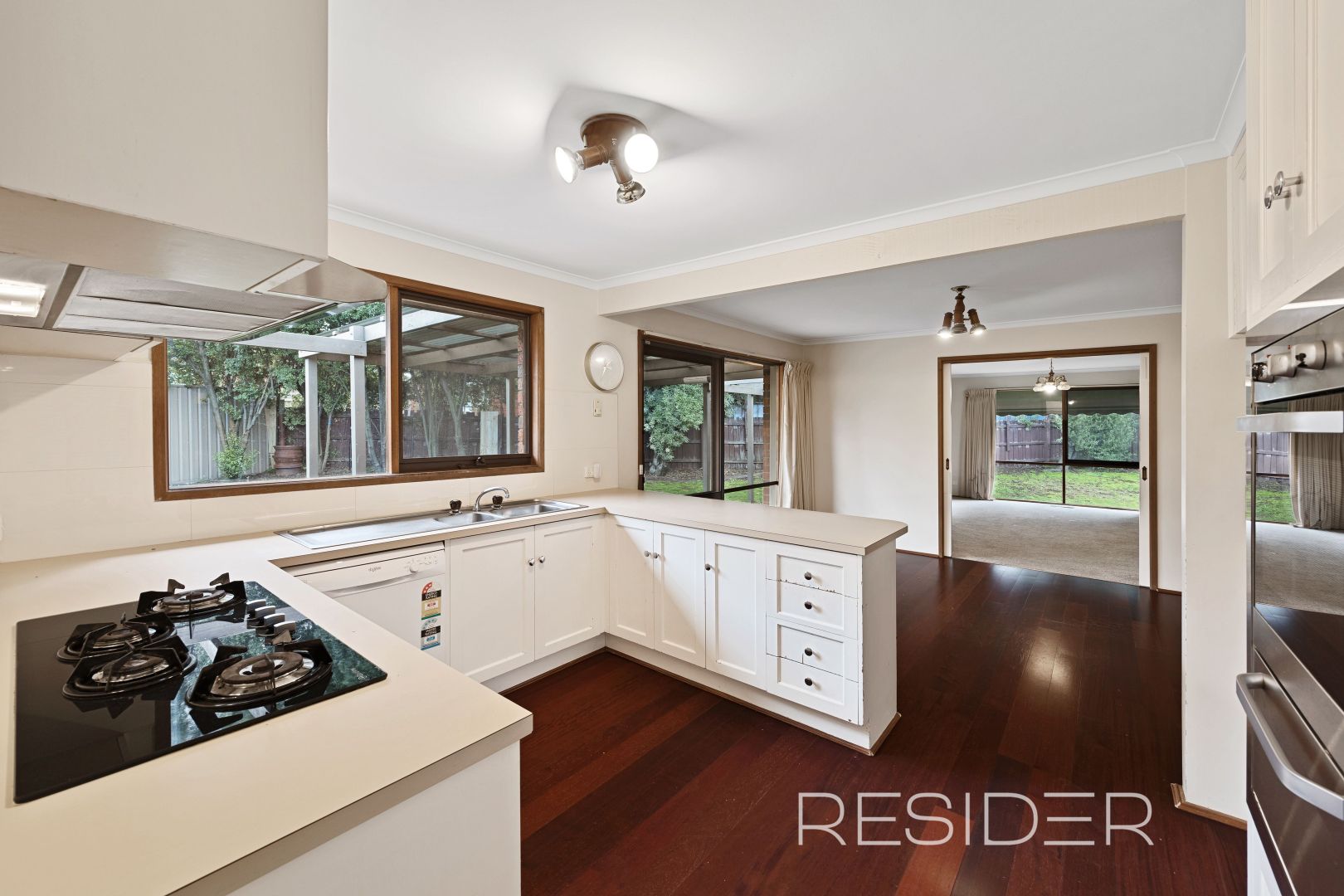 10 Daphne Close, Mill Park VIC 3082, Image 2