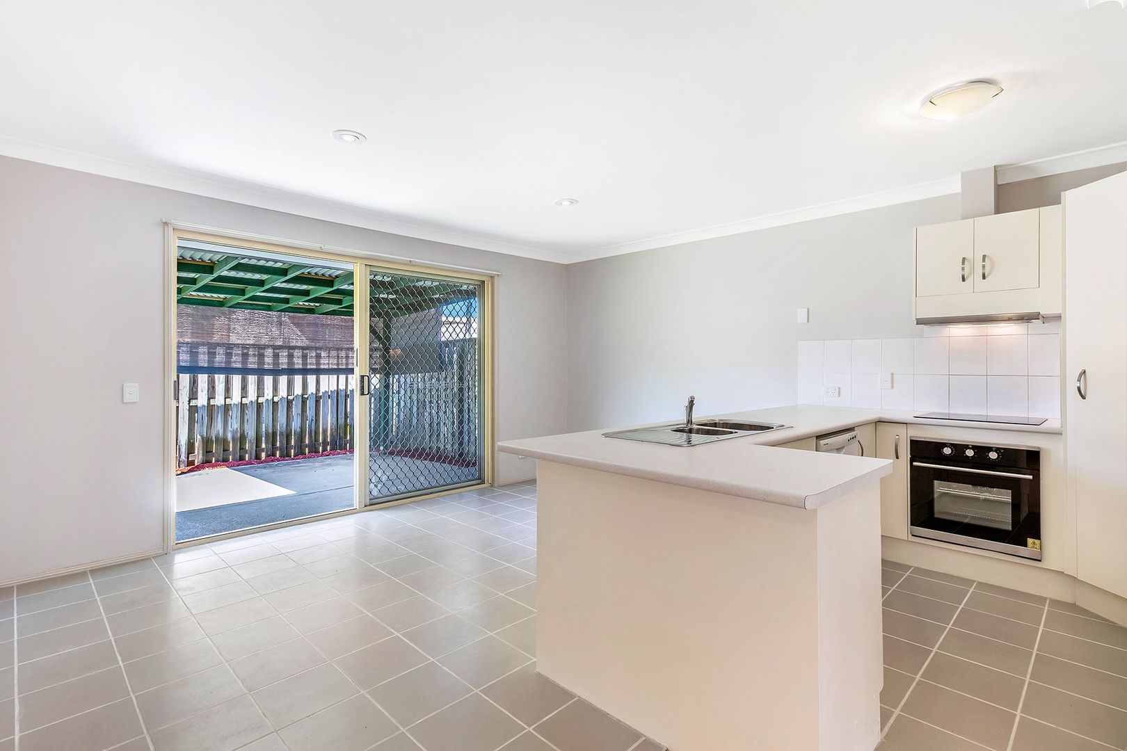 2/8 Dauphin Crescent, Merrimac QLD 4226, Image 1